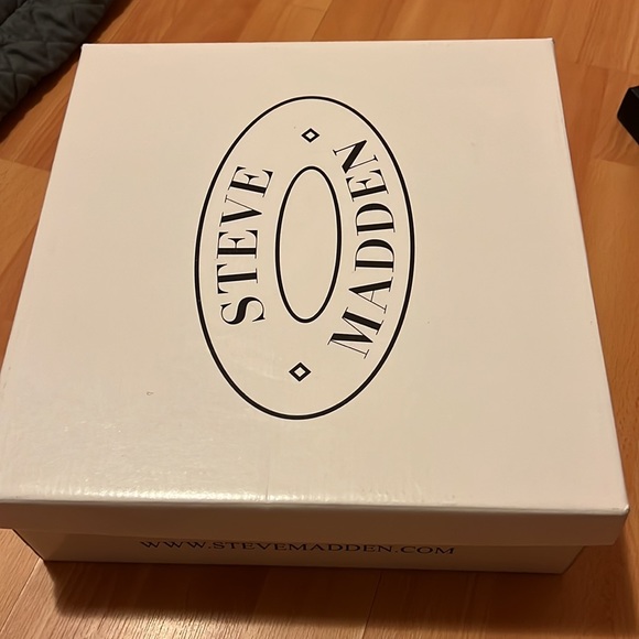 New Steve Madden Black Leather Boots - Picture 4 of 5